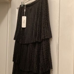 Akris Punto size 8 black fabulous skirt